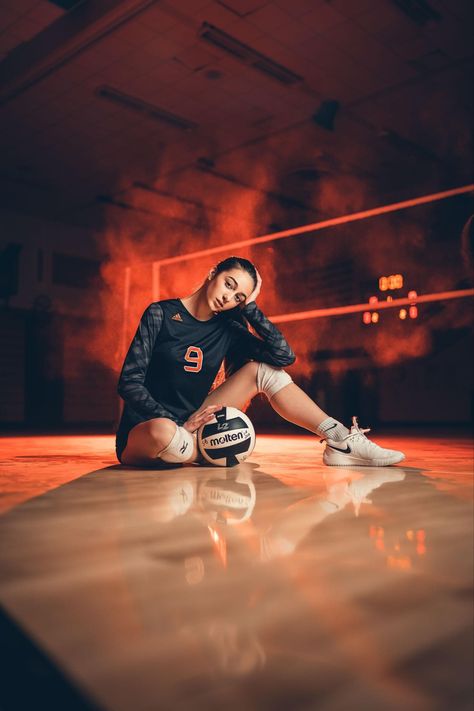 Volleyball Media Day, Volleyball Team Photos, Senior Sports Photography, Sports Team Photography, Sport Photoshoot Ideas, Volleyball Team Pictures, Volleyball Pics, Basketball Senior Pictures, Sports Photoshoot