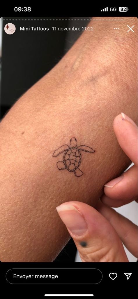 Arm Turtle Tattoo, Dainty Tattoos Beach, Cute Tattoos Fine Line, Aesthetic Turtle Tattoo, Turtle Swimming Tattoo, Ankle Tattoo Turtle, Funny Turtle Tattoo, Turtle Rib Tattoo, Tiny Hawaiian Tattoos