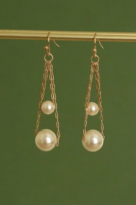 Double Pearl Dangle Earrings Pearl Earrings Making, Diy Pearl Jewelry, Diy Pearl Earrings, Diy Earrings Dangle, Chain Bracelet Diy, Diy Earrings Materials, Wire Jewelry Earrings, Diy Jewelry Earrings, Healing Gemstone Bracelets