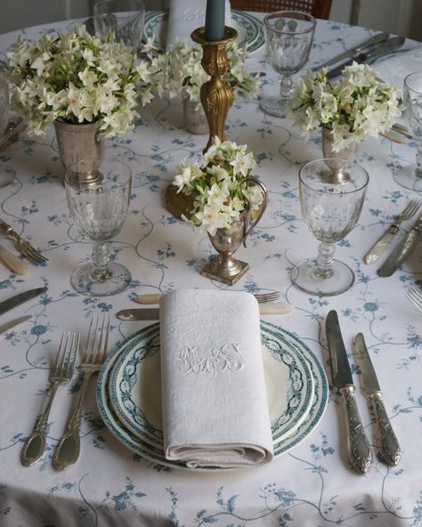 Celebrate with our Blue & White Curated Collection! 💙 In honour of my fellow Americans celebrating today, here is a selection of exquisite blue and white antique pieces to elevate your table setting. Which one will you choose? Shop the collection online now. #tablescape #tabledecor #antiques #frenchantiques #antiquetable #tablestyling #artdelatable #howtosetatable #maisonfete #maisonfeteetcie Dining Table Decorations, Fine China Dinnerware, New Years Dinner, Crystal Champagne Flutes, Table Accents, White Dining Table, Crystal Stemware, Crystal Champagne, Pretty Tables