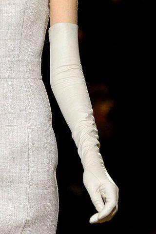 Long Gloves Outfit, Long White Gloves, Fancy Gloves, Gloves Aesthetic, Gloves Outfit, Ny Outfits, Elegant Gloves, Evening Gloves, Ports 1961