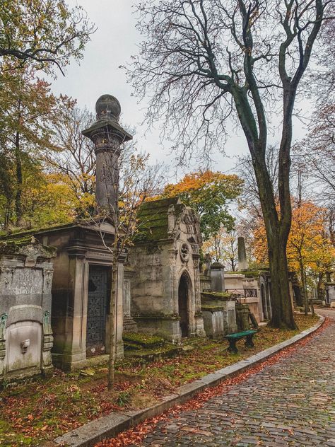 Père-Lachaise, Paris Paris Cemetery, Cemetery Photography, Père Lachaise Cemetery, French Vibes, Pere Lachaise Cemetery, 50th Birthday Celebration, Secret Passages, Edith Piaf, Cemetery Art