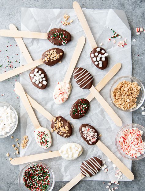 Diy Hot Chocolate Melts, Hot Cocoa Bar Gift Basket, Hot Chocolate Christmas Bar, Coffee Spoons Diy, Holiday Hot Chocolate Bar, Hot Cocoa Stirrers Diy, Hot Cocoa Spoons Diy, Reindeer Hot Cocoa Bags, Spiked Hot Chocolate Gift