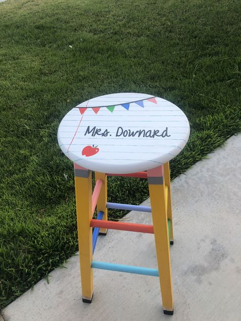 Wood stool with paper seat and pencil legs! Classroom Stools Painted, Teacher Stools Painted Diy, Pencil Stool, Painted Teacher Stool, Teacher Stool, Teacher Stools, Teacher Chair, Classroom Stools, Teacher Chairs