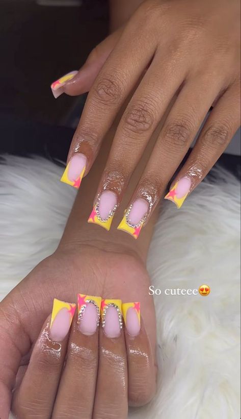 Hood Nails Designs, Duck Set Nails, Vacay Nails Black Women, Short Freestyle Nails With Charms, All Different Nail Designs, Medium Junk Nails, Cute Freestyle Nails, Dope Short Nail Designs, Vacation Nails Black Women