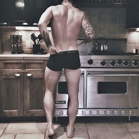 Cooking Photos, Man Cooking, Social Media Trends, Monster Party, Aesthetic Guys, Man Photo, Dream Guy, Poses For Men, Male Body