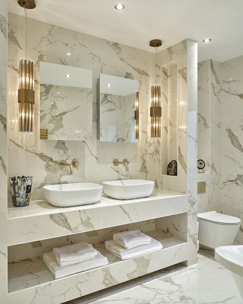 Islamic Bathroom, Dubai Apartment, Marble Bathroom Designs, Bathroom 2024, Luxurious Bathrooms, Modern Luxury Bathroom, Knightsbridge London, Suite Bathroom, Master Ensuite