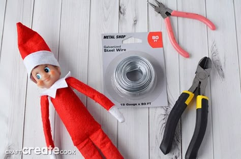 This 10 minute tutorial on how to make a bendable elf on the shelf is a life changer! Elf Wire Diy, Elf On The Shelf Bendable, K Cup Crafts, House Phone, Christmas Elf Ideas, Elf Toy, Crafts Table, Shelf Elf, Elf Shelf