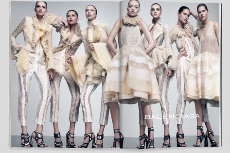 Nicholas Ghesquiere, Sims Photography, Vestidos Oscar, Irina Lazareanu, Caroline Trentini, Raquel Zimmermann, Decades Fashion, Balenciaga Spring, Cristobal Balenciaga