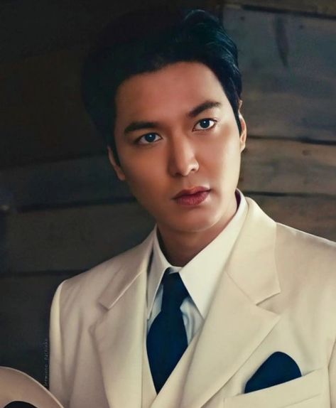 Lee Min Ho " Pachinko " 26/02/22 Pachinko Lee Min Ho, Lee Min Ho Songs, Most Handsome Korean Actors, Lee Min Hoo, Lee Min Ho Photos, Song Seung Heon, Asian Film, Astro Kpop, Charming Man