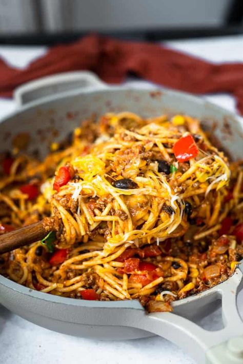 Mexican Spaghetti Mexican Spaghetti Recipes, Mexican Noodles, Mexican Chicken Spaghetti, Mexican Spaghetti, Spaghetti With Ground Beef, Taco Spaghetti, Pasta Night, Mexican Cheese, Chicken Spaghetti