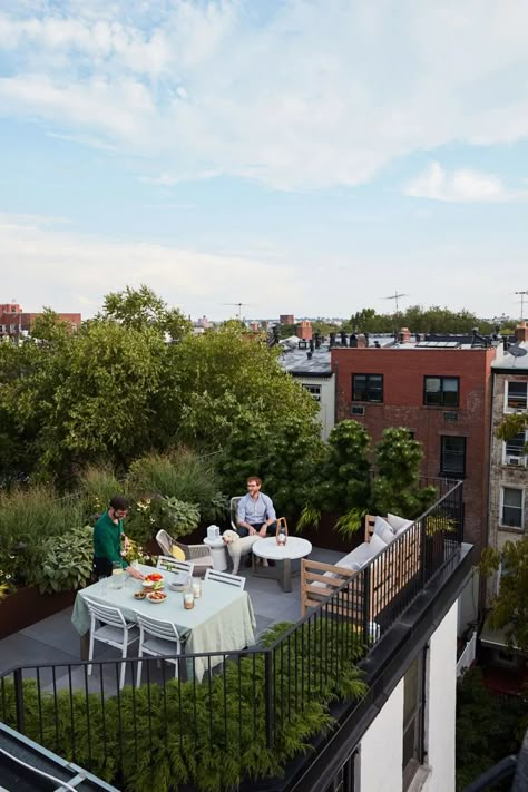 Apartment Rooftop, Design Per Patio, Ideas Terraza, Rooftop Patio Design, Roof Garden Design, Rooftop Gardens, Roof Gardens, Patio Terrace, Rooftop Terrace Design