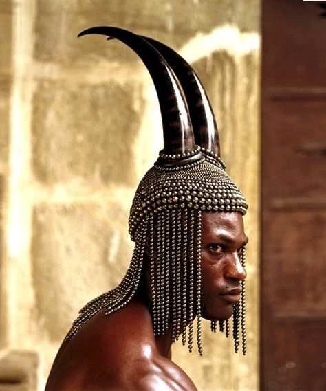 Marcus Wesley as Otta Benga / Ice Delivery Man in The Fall (2006) The Fall 2006, The Fall Movie, Eiko Ishioka, Afrikaanse Kunst, Head Pieces, Movie Costumes, Burning Man, Top 20, African Art