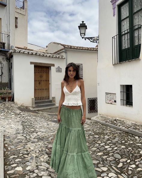 Granola Summer Outfits, 2025 Outfit, Spain Outfit, Greece Outfit, Look Boho Chic, Estilo Hippy, European Summer Outfits, Europe Outfits, Estilo Hippie