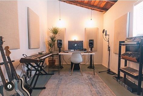 Zen Music Studio, Music Studio Decor Interior Design, Small Music Room Ideas Home, Dj Studio Room Ideas, Home Studio Aesthetic, Small Music Studio Ideas, Office Rec Room, Music Studio Room Design, Small Music Studio