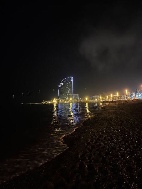 Night In Barcelona, Barcelona Spain Aesthetic, Barcelona Aesthetic, Barceloneta Beach, Spain Aesthetic, Barcelona City, Beach Night, Romantic Things, Europe Summer