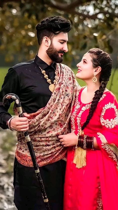 Couple Pic Hd, Bride Groom Photoshoot, Pre Shoot, Punjabi Wedding Couple, Couples Pic, Sikh Bride, Groom Photoshoot, Photography Female, Punjabi Couple