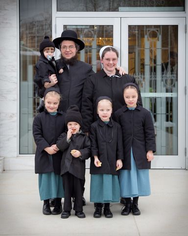 Amish Women Clothes, Amish Hacks, Mennonite Lifestyle, Baptist Humor, Amish Dress, Biblical Clothing, Amish Clothing, Amish Lifestyle, Amish Living