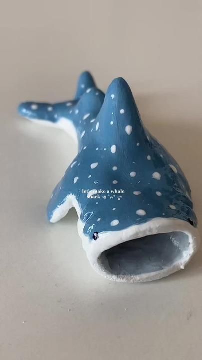 Air Dry Clay Whale Shark, Clay Shark Tutorial, Whale Shark Clay Sculpture, Ceramics Ideas Sculpture, Things Made From Clay, Whale Shark Pottery, Whale Shark Ceramic, Ceramic Whale Shark, Shark Clay Ideas