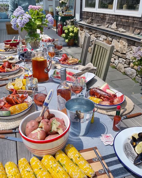 How to Host a One-Pot New England Lobster Bake. - DomestikatedLife Seafood Lunch Party, Clambake Party Table Settings, Lobster Table Setting, New England Clam Bake Party, Clam Boil New England, Clam Bake Party Ideas, Lobster Party Ideas, Seafood Boil Party Table Settings, Clam Bake Recipe