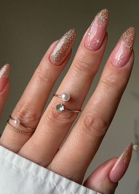 Xmas And Nye Nails, New Year Pink Nails, New Year Nails Sparkly, Nails Ideas New Years Eve, New Year Gold Nails, Ney Year Nails, Glamorous Nails Sparkle, New Years Chrome Nail Designs, New Years Nail Designs White And Gold