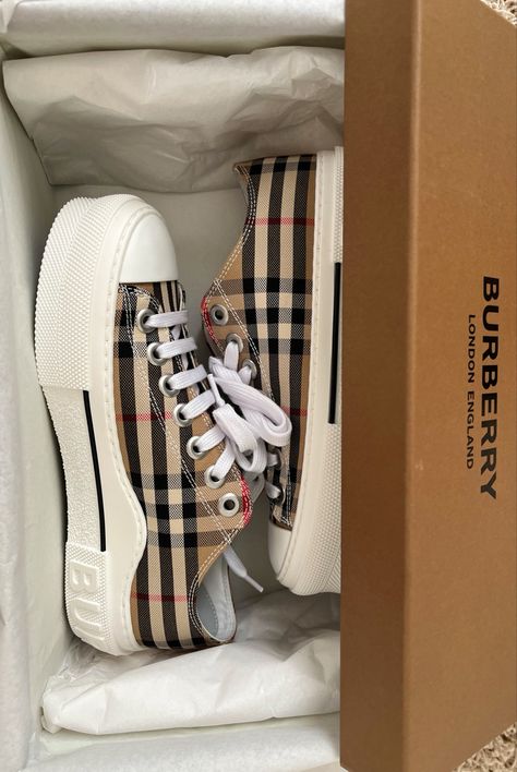 burberry shoes sneakers luxury Burberry Shoes Outfit, Burberry Sneakers, Pretty Sneakers, Trendy Shoes Sneakers, Pretty Shoes Sneakers, Shoes Outfit Fashion, Cute Sneakers, Fancy Shoes, Girly Shoes