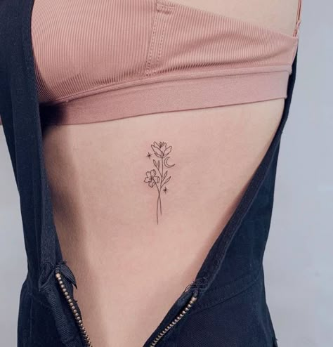 Line Rib Tattoo, Fine Line Rib Tattoo, Tattoos Ribs, Rib Tattoo Ideas, Ribs Tattoo, Tattoo Rib, Tattoo Ribs, Flower Tattoo On Ribs, Tattoo Side