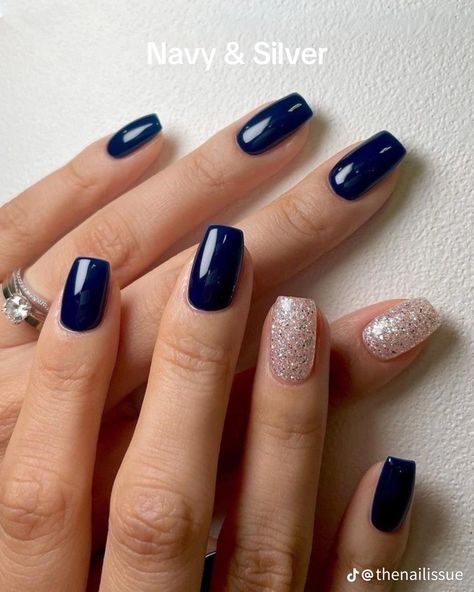 Nail Desine, Blue Winter Nail Ideas, Navy And Silver Nails, Red Lip Stick, January Nail Colors, Nail Designs For Fall, Teal Shades, Blue And Silver Nails, Blue Chrome Nails