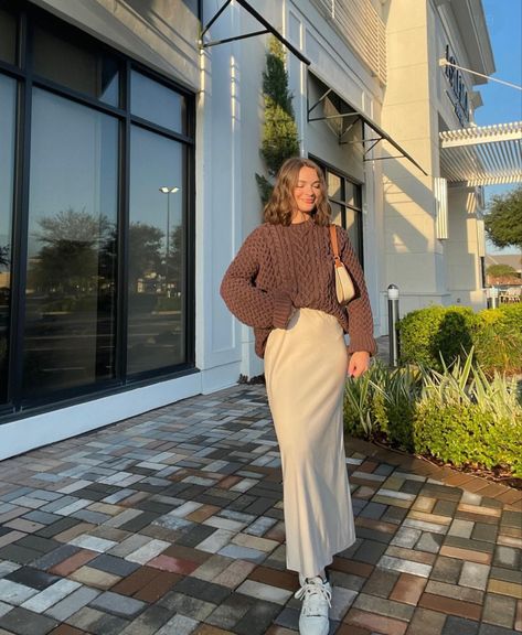 Style, skirt, sweater, long tan skirt paired with a brown sweater. Fall fashion Fall Maxi Skirt Outfits, Feminine Winter Outfits, Winter Maxi Skirt Outfit, Modest Fall Outfits, Modest Winter Outfits, Maxi Skirt Fall, Knit Sweater Outfit, Cute Modest Outfits, Winter Skirt Outfit