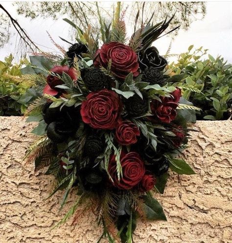 Peonies Red, Dark Romantic Wedding, Gothic Wedding Theme, Dark Wedding Theme, Greenery Wedding Bouquet, Black Bouquet, Wood Flower Bouquet, Burgundy Bouquet, Beautiful Bridal Bouquet