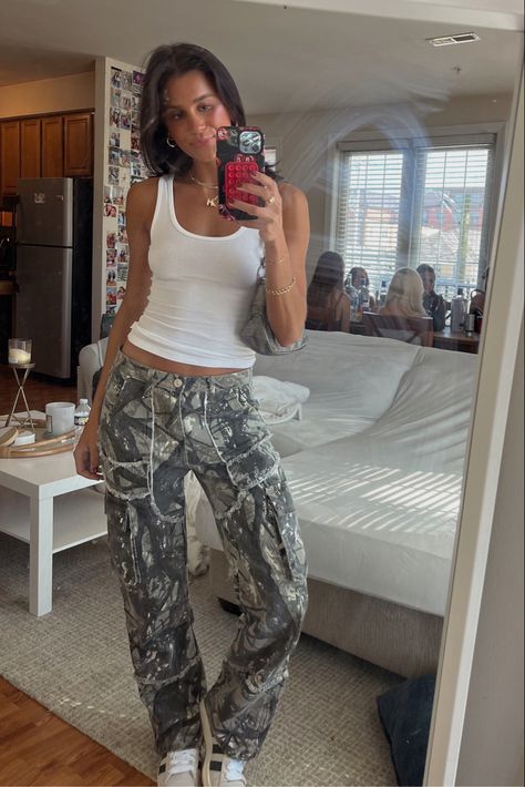 Camo Fit Aesthetic, Aesthetic Camo Outfit, Camo Aesthetic Outfit, Camo Pants Outfit Women, Camo Jeans Outfit, Camo Aesthetic, Camo Pants Outfit, Bar Outfits, Camo Outfits