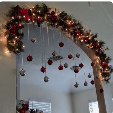 Christmas Ceiling Decorations, Christmas Decorations Apartment, Dekor Diy, Christmas Decor Inspiration, Easy Christmas Decorations, Christmas Tree Inspiration, Christmas Themes Decorations, Concrete Crafts, Diy Christmas Decorations Easy