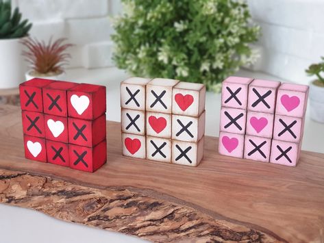 Valentine Wood Crafts, Saint Valentin Diy, Valentines Bricolage, Diy Valentine's Day Decorations, Wood Block Crafts, Diy Valentines Decorations, Valentine Projects, Block Craft, Diy Valentines Crafts