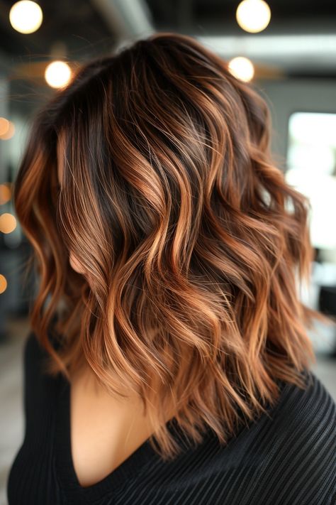 Hair Colour Ideas For Brunettes Caramel Highlights Medium Lengths, Short Copper Balayage Hair, Hair Colour Ideas For Greying Hair, Medium Length Copper Balayage, Brunette And Copper Balayage, Brunette Balayage Hair Copper, Copper And Brown Balayage, Copper And Blonde Balayage Brunette, Copper Brunette Balayage