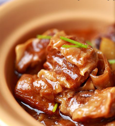 Chinese Braised Beef - Authentic Cantonese Style - Yum Of China Chinese Braised Beef, Chinese Beef Stew, Chinese Beef Recipes, Cantonese Recipes, Braised Beef Stew, Braised Beef Recipes, Chinese Beef, Food Authentic, Cantonese Food