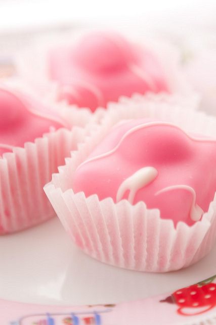 French Fancies - If only I could live on these :( Fondant Fancies, Pink Party Tables, Pink Party Foods, French Weddings, French Fancies, Pink French, Window Light, Pink Party, Pink Parties