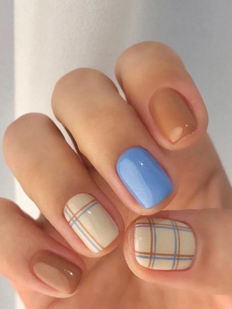 Cute Simple Nail Designs For Fall, Nail Art For Darker Skin Tone, Fall Nails Stripes, Fall Nail Short Square, Gel Short Nails Ideas Fall, Manicure Ideas For Short Nails Fall, Fall Stripe Nails, Happy Nail Ideas, Simple Nail Art Ideas For Short Nails