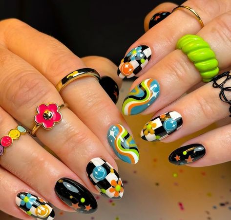 💅 jellybayn_nails 👈 Instagram Smiley Face Nails, Funky Nail Art, Retro Nails, Wow Nails, Short Press On Nails, Tie Dye Nails, Face Nails, Nails Set, Nails For Kids