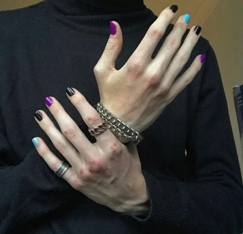 Karlee Aesthetic, Short Masc Nails, Gay Nails Design, Album Cover Nails, Solid Nail Color Ideas, Masc Nails, Nails For Men, Multicolored Nails, Harry Styles Nails