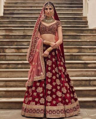 Choosing your lehenga based on your complexion भारतीय दुल्हन संबंधी, Sabyasachi Lehenga Bridal, Orang India, डिजाइनर कपड़े, Sabyasachi Bridal, Sabyasachi Lehenga, Bridal Lehenga Collection, Indian Bridal Lehenga, Designer Bridal Lehenga