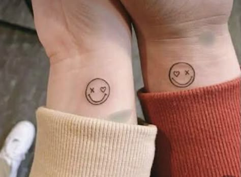 Bf Tattoos, Smiley Face Tattoo, Face Tats, Cute Matching Tattoos, Matching Best Friend Tattoos, Bestie Tattoo, Cute Smiley Face, Cartoon Character Tattoos, Stick N Poke