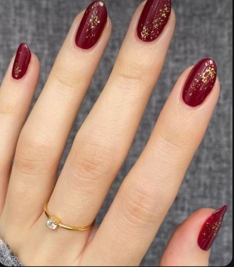 Red Gold Silver Nails, Bridal Nail Art Red And Gold, Red Nails And Gold Glitter, Winter Nails Red And Gold, Red Gold Nails Christmas, Red With Gold Glitter Nails, Red Nails Gold Design, Red Nails Gold Glitter, Red Nails Silver Glitter