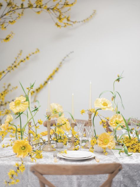 forsythia wedding flowers Forsythia Wedding, Butter Yellow Wedding, Reception Table Arrangements, Ikebana Wedding, Wedding Bridal Table, Yellow White Wedding, Blue Yellow Weddings, Yellow Wedding Decorations, Early Spring Wedding