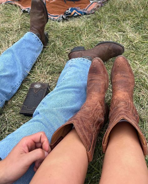 Cowboy Boyfriend, Country Life Aesthetic, Farm Couple, Wallpaper Country, Southern Aesthetic, Cowgirl Era, Farm Aesthetic, Country Couple, Country Girl Life