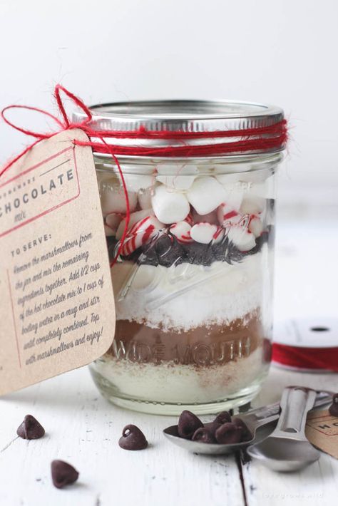 homemade-hot-chocolate-mix-2 Diy Hot Chocolate Mix, Jar Food Gifts, Hot Chocolate In A Jar, Christmas Cookies Packaging, Homemade Hot Chocolate Mix, Mason Jar Christmas Gifts, Cookies Packaging, Diy Hot Chocolate, Christmas Jello