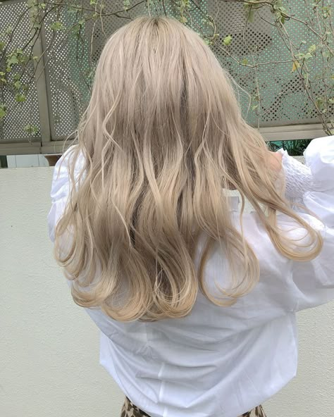 Blonde Hair Korean, Ashy Blonde Hair, Korean Hair Color, Light Blonde Hair, Ash Blonde Hair, Blonde Hair Inspiration, Blonde Hair Looks, Brown Blonde Hair, Tone Hair