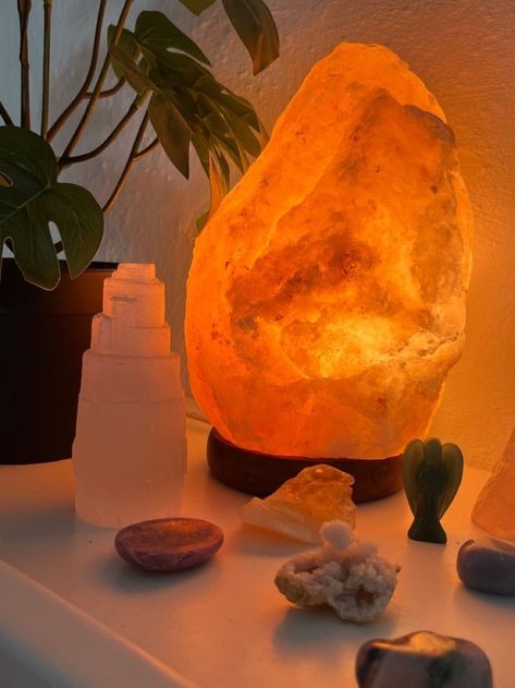 Crystal Lamp Aesthetic, Christmas Wishlist Aesthetic Ideas, Fake Plants Aesthetic, Salt Lamp Aesthetic, Moody Bedroom Aesthetic, Urban Outfitters Aesthetic, Salt Crystal Lamp, Rock Lamp, Salt Rock Lamp