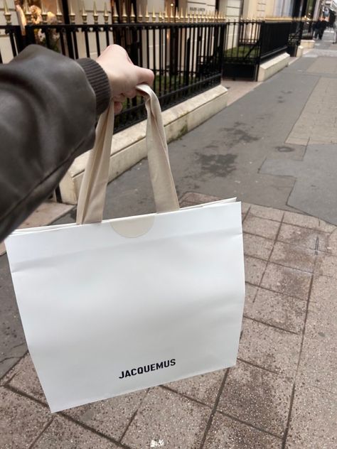 #jacquemus #fashion #newbag #merci #paris Jacquemus Branding, Jacquemus Fashion, Paper Bag Design, Geometric Shapes Design, Tshirt Packaging, Clothing Packaging, Shapes Design, Kit Bag, My Vision Board