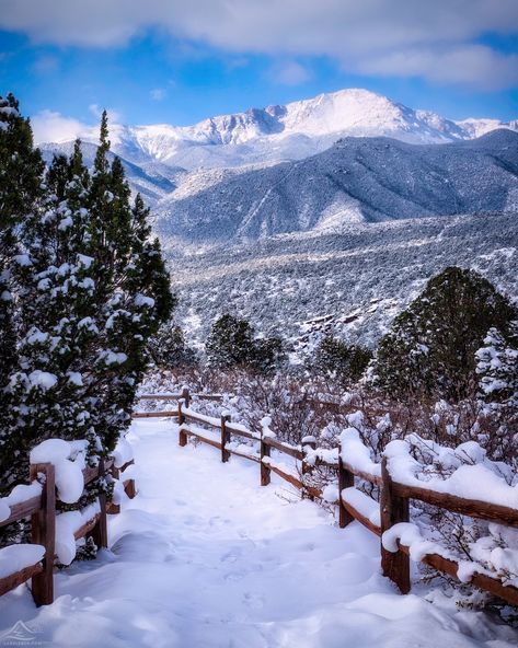 Pikes Peak from Garden of the... - Lars Leber Photography Garden Of The Gods Colorado, Pikes Peak Colorado, Snow Place, Colorado Photography, Garden Of The Gods, Pikes Peak, Winter Beauty, Nature Pictures, Mother Nature