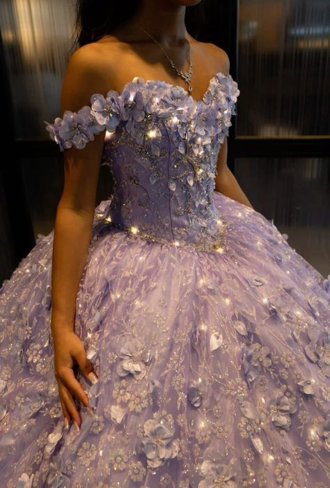 Repunzel Quince Dress, Rapunzel Theme Quinceanera Dama Dress, Repunzle Quinceanera Dresses, Fairy Garden Quinceanera Theme Dress, Quince Dresses Purple And Gold, Repunzal Quinceanera Dress, Rapunzel Themed Dress, Light Purple 15 Dresses Quinceanera, Purple Debut Dress